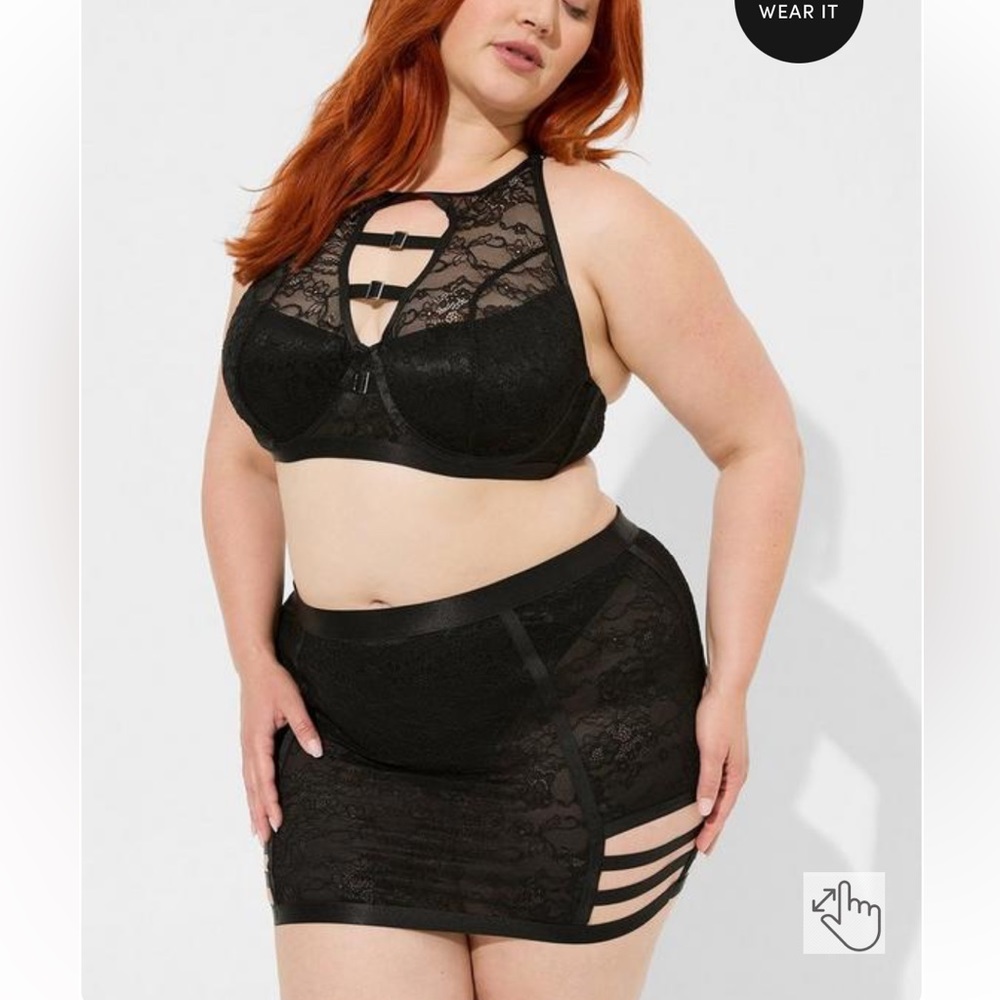 Torrid Size 1 Black Lacey Bondage Spanking Skirt NWT